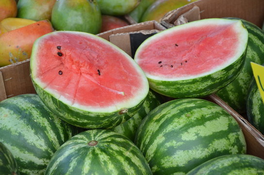 Halbe Wassermelonen
