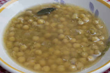 chickpeas soup with sage