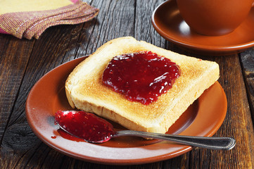 Toasted bread with jam