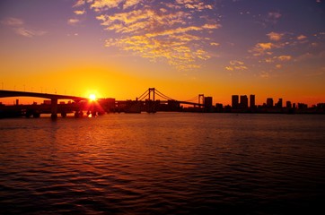 Obraz premium Tęczowy most o zmierzchu