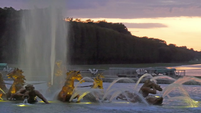 The wide fountain with animal statues in the middle. These animals are monkey lions and horses where water bursts out of the fountain