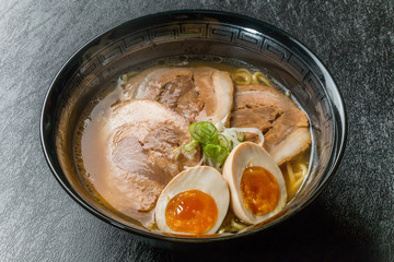 よくあるチャーシュー麺 roasted pork fillet ramen Japan