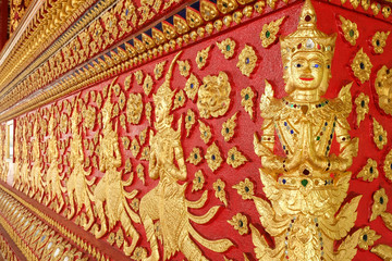 Fototapeta na wymiar art of thai sculpture in Wat Suan Dok, thai temple in chiang mai