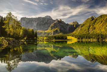 jezioro górskie w Alpach Julijskich - obrazy, fototapety, plakaty