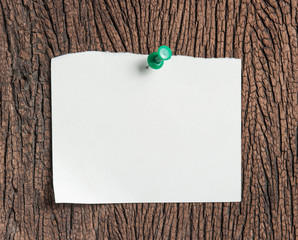 note paper on wooden background