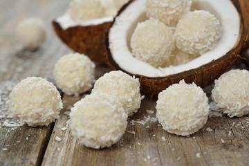 Coconut praline