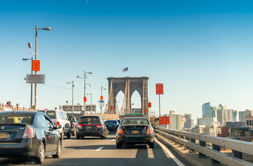 Driving on Brooklyn Bridge in New York City - obrazy, fototapety, plakaty