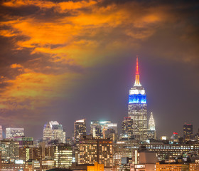 Fototapeta na wymiar Evening sky over Manhattan skyline