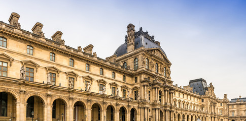Naklejka premium Aile Richelieu au musée du Louvre à Paris, en île de France, France