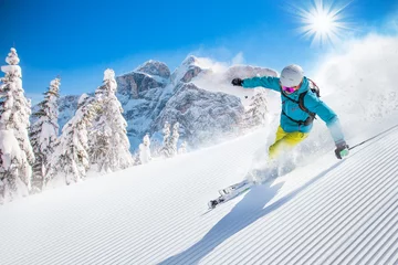 Foto op Plexiglas Wintersport Skier skiing downhill in high mountains