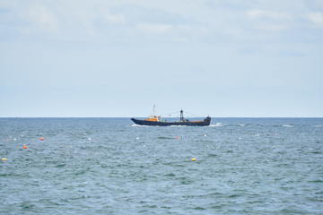 Obraz premium fishing boat at sea