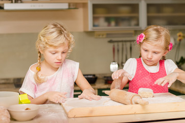 Obraz na płótnie Canvas kids working in kitchen