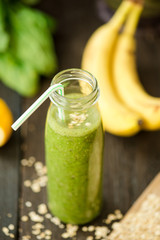 fresh detox green smoothie with spinach and outmeal