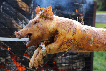 Spanferkel am Spieß 
