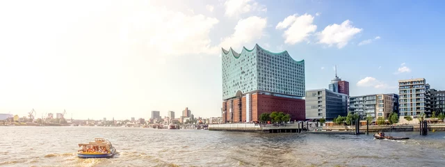 Hamburg Hafen und Elbphilharmonie  © Sina Ettmer