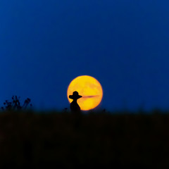Frau im Mond viereck