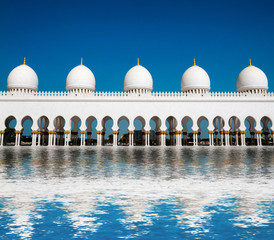 ive domes of Sheikh Zayed Mosque
