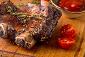 Delicious barbecued ribs seasoned with a spicy sauce