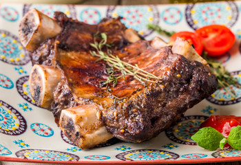 Delicious barbecued ribs seasoned with a spicy sauce