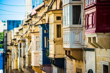 Fototapeta na wymiar street with balconies in Valletta