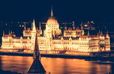 Naklejka premium Hungarian Parliament at nighttime