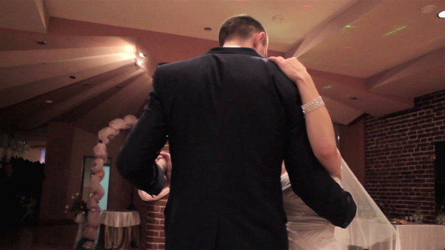 Wedding Dance newlyweds/Wedding dance in a dark room at night only couple one 