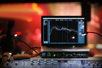 ordinateur onde spectacle son lumière concert technicien produc