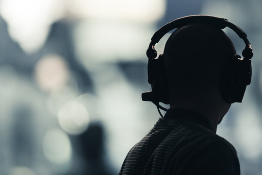 technicien casque sc&egrave;ne audio son intermittent spectacle concer