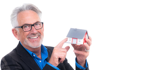 senior präsentiert alten wg