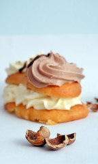 Hazelnut shells and cake