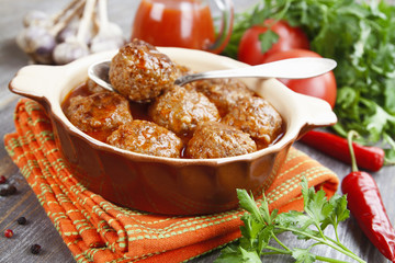 Meatballs in the ceramic pot
