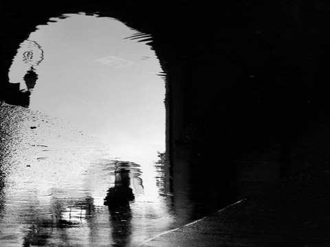 reflet dans flaque d'eau
