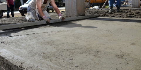 smooth concreting the floor