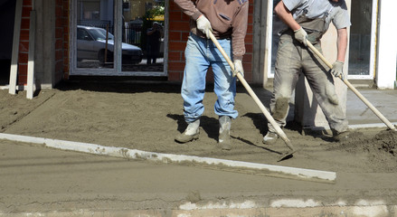 smooth concreting the floor