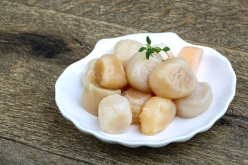 Raw scallops