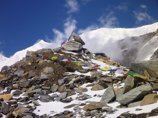 budhist flagh at the high mountain himalayan pass