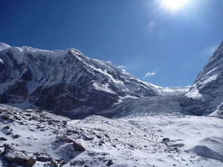 Obraz premium Himalayan mountain range with rocks and snow