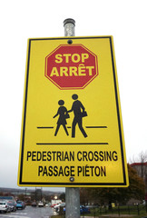 Pedestrian crossing sign in English and French