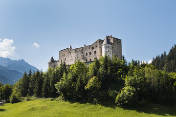 Fototapeta na wymiar Castle Naudersberg, Austria