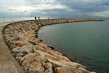 Fototapeta na wymiar Dique, Puerto de Cabopino, Marbella, Málaga, Andalucía, paisaje marítimo, mar