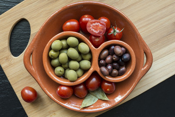 Olives Vertes ou noir et Tomates Rouge