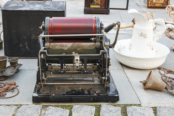 Máquina de escribir de los años 50. Antigua máquina de escribir.