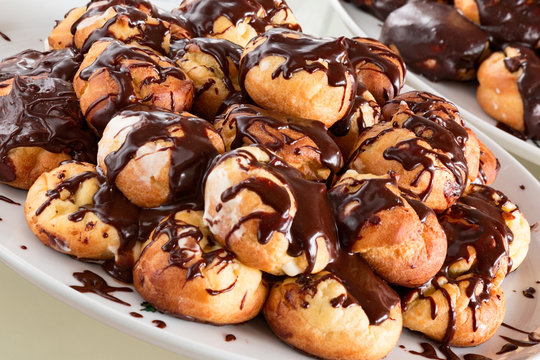 italian sweet profitterol 