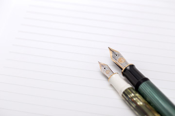 万年筆2本と便箋