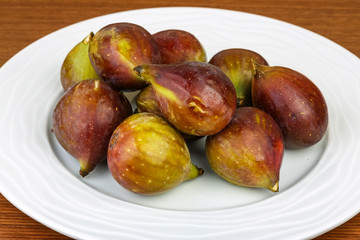 Fototapeta na wymiar Fresh ripe Figs