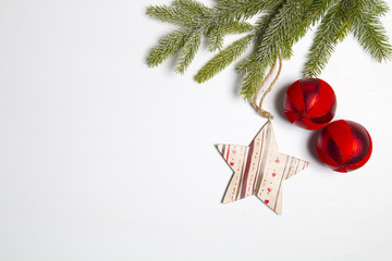 Świąteczne ozdoby na białym tle © Patryk Michalski