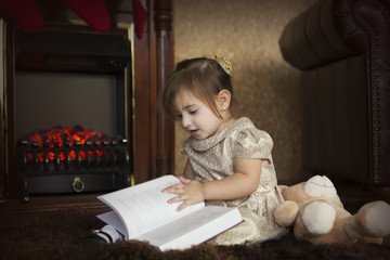 Fototapeta na wymiar the child reads Christmas fairy tales