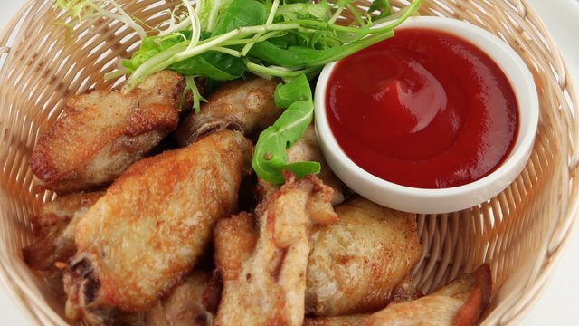 Fried chicken wings with tomato sauce