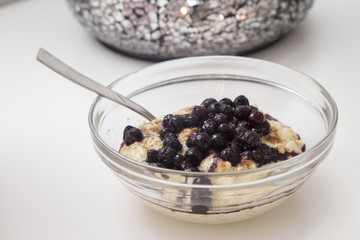 Haferbrei mit Heidelbeeren