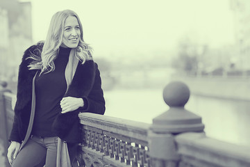 black and white portrait of a woman walking in the city